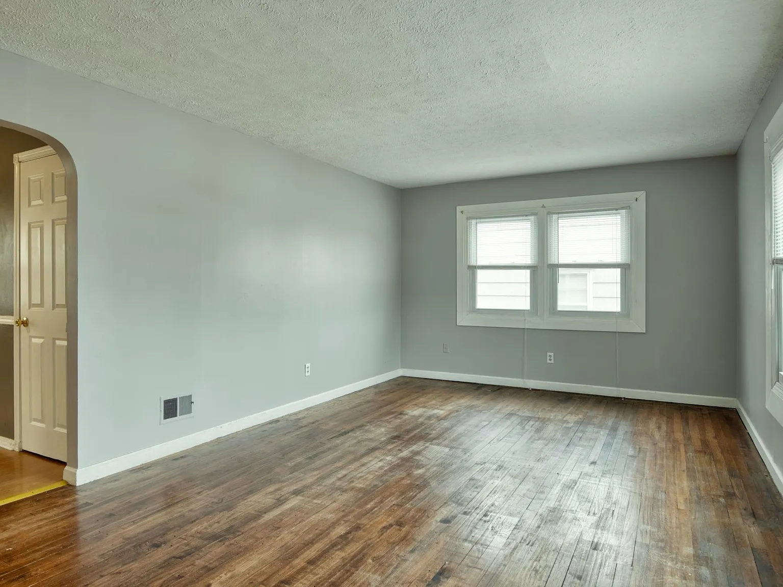 3414 Martin Ave — Photo 3