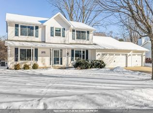 201 Swiss Meadow Ln, Green Bay, WI 54302