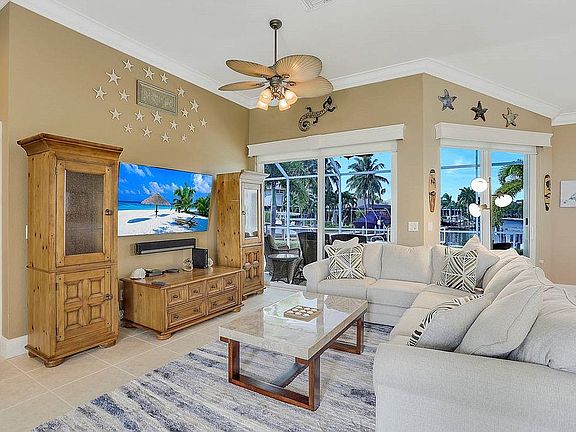 3rd image of 880 S Joy Cir