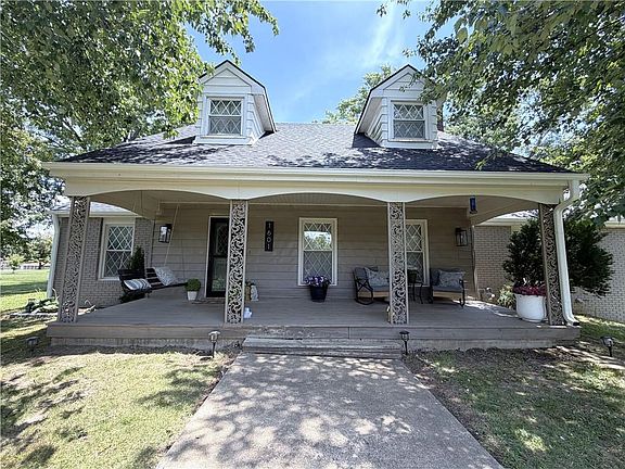 5th image of 1601 Maple St
