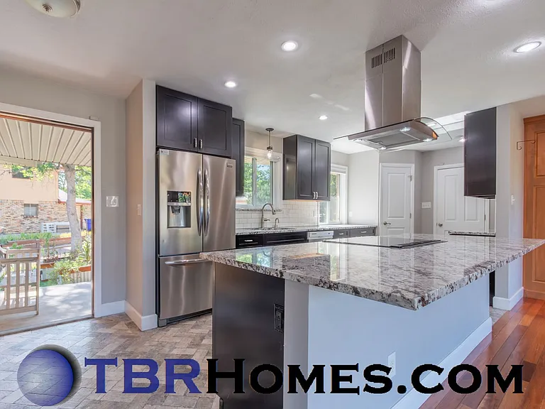 8635 W Tennessee Pl — Photo 3