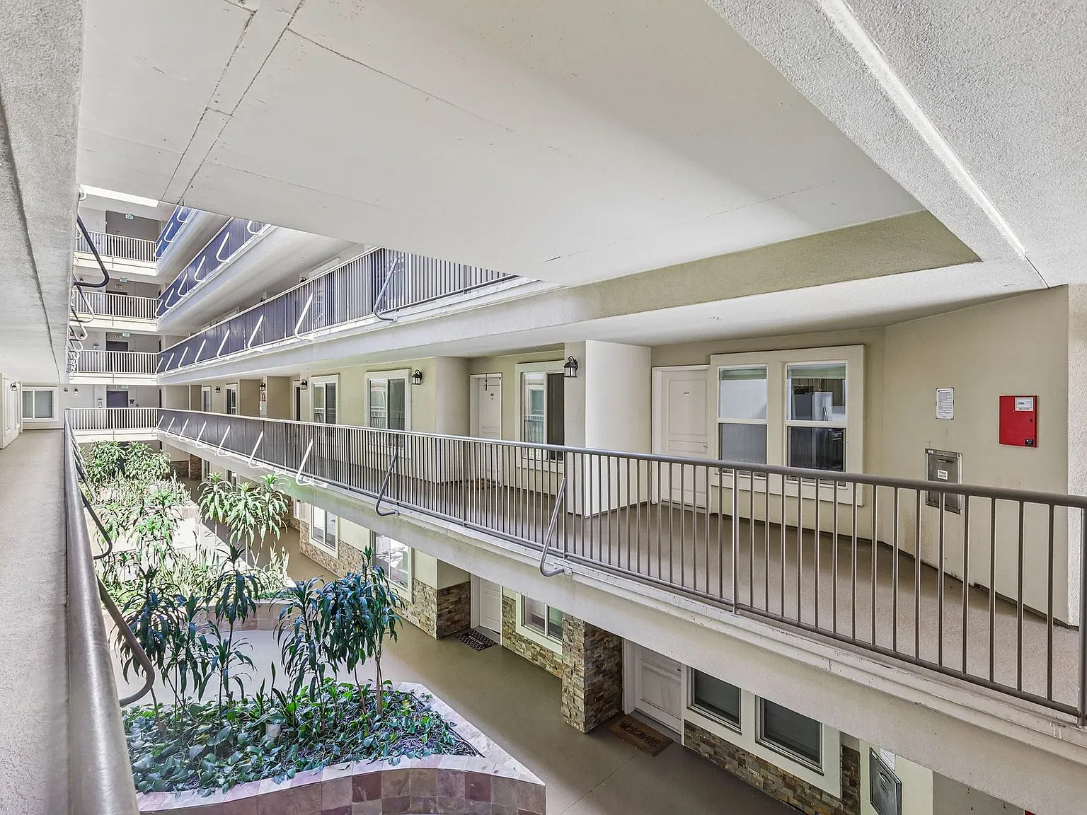 Harborview Apartments — Photo 3