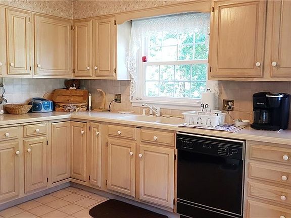 4th image of 2215 Forest Hill Dr