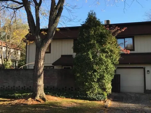 9956 Johnnycake Ridge Rd #9, Concord Township, OH 44077