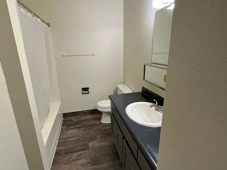 313 W Interstate Ave — Photo 3