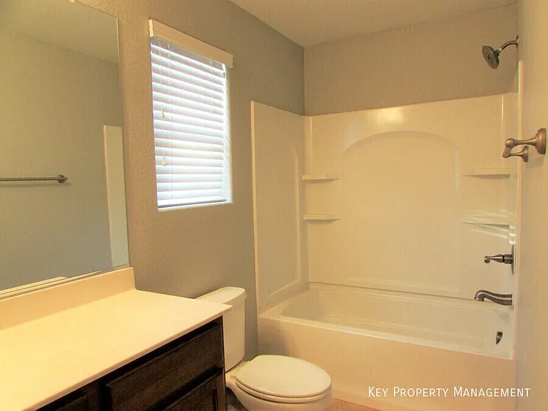 2021 Brush Stroke St — Photo 14