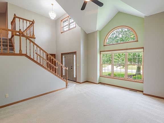 3rd image of 300 Sandpiper Dr