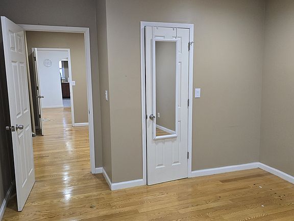 4th image of 12-34 31st Dr Floor 2