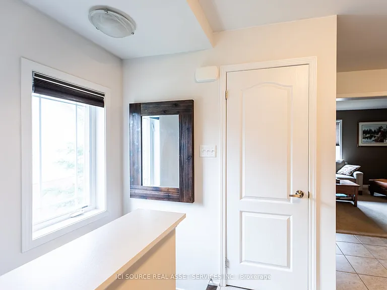 1352 Coleman Cres — Photo 8