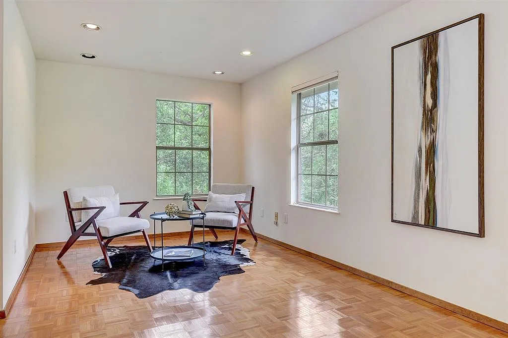7 bed, 3.5 bath, 2975 sqft, $12,575 — Photo 2