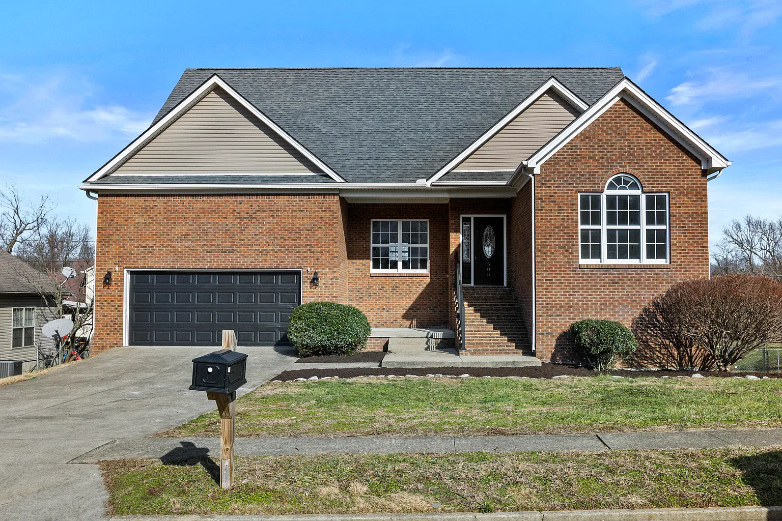 505 Perry Dr photo 1