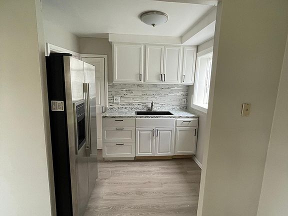 5th image of 26282 Eton Ave