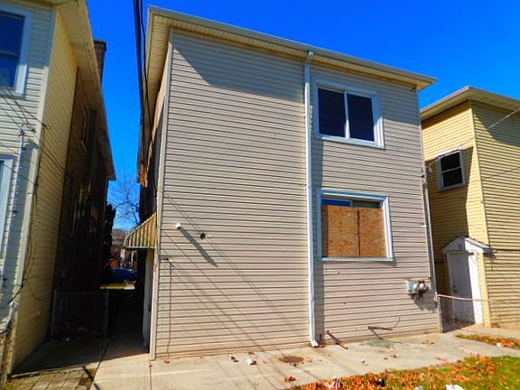 3rd image of 1633 S 58th Ct