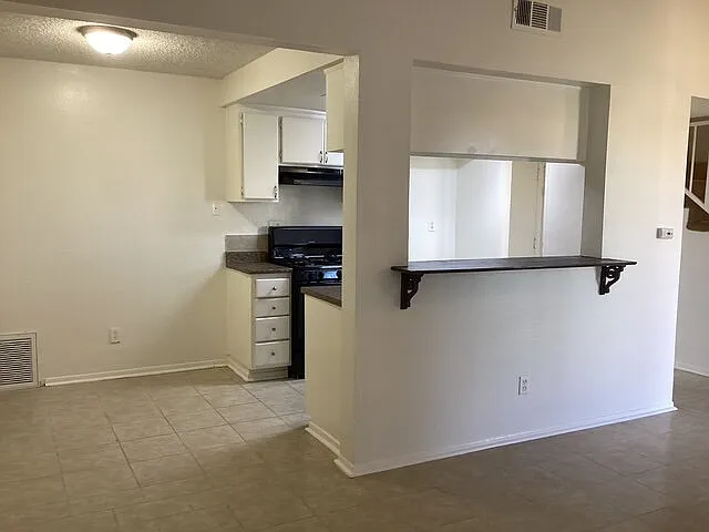 2 bed, 2.0 bath, 1000 sqft, $2,300 — Photo 3