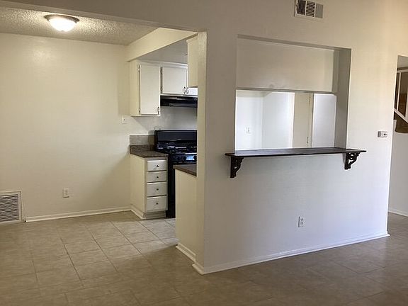 3rd image of 43942 18th St E #3