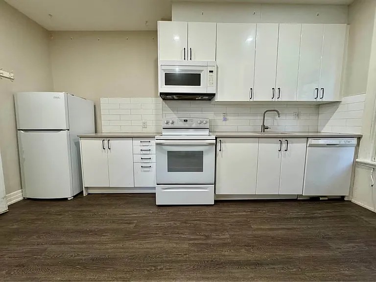 8 Peel St #3 — Photo 11