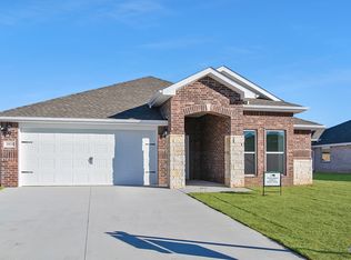 2011 Bogey Ln, Neosho, MO 64850
