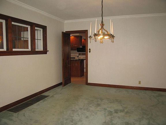 5th image of 2405 Kensington Dr
