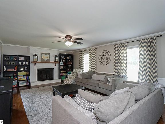 5th image of 204 Sturbridge Dr