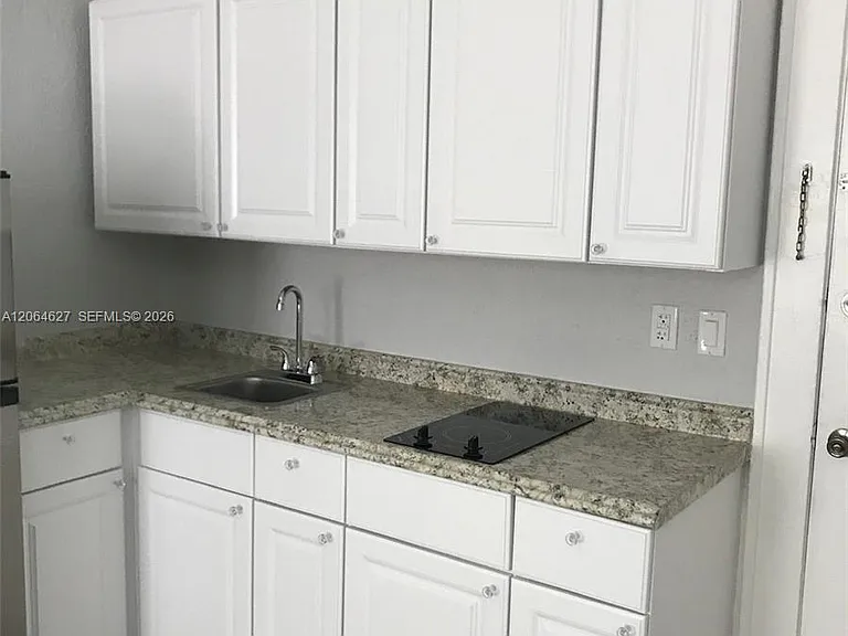 124 Mendoza Ave #8A — Photo 10