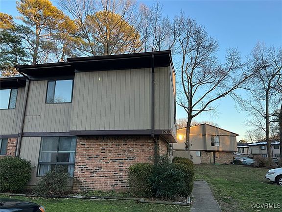 3rd image of 1202 Willow Green Dr
