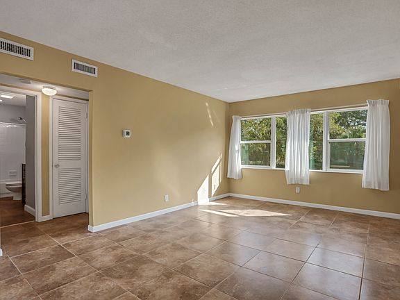4th image of 4390 Herschel St APT 4