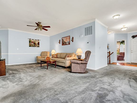3rd image of 3585 Sutherland Ct