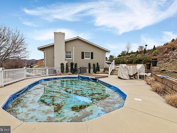 2nd image of 25 Old Orchard Dr