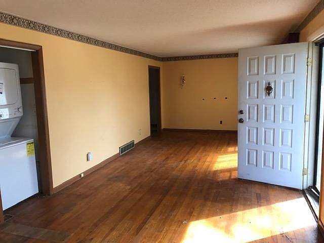 2nd image of 11401 Applewood Dr