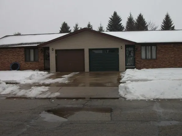 1503 Hans St, West Bend, WI 53090