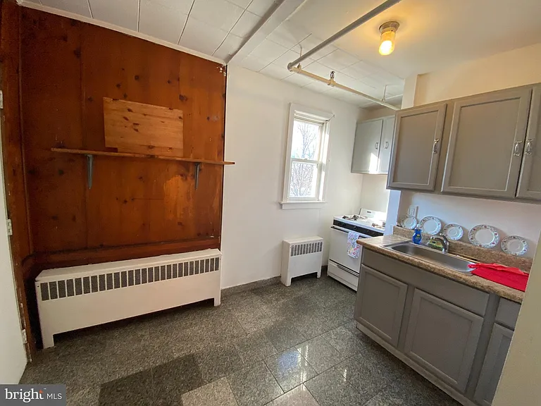 13 N East Blvd #2 — Photo 8