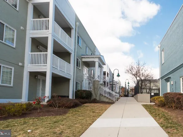 4161 S Four Mile Run Dr Unit 302, Arlington, VA 22204