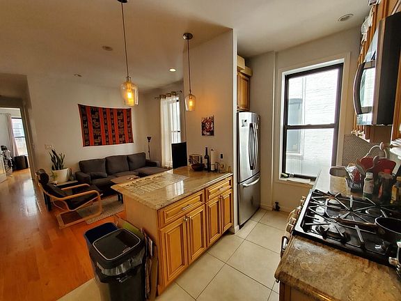3rd image of 31 Diamond St #22