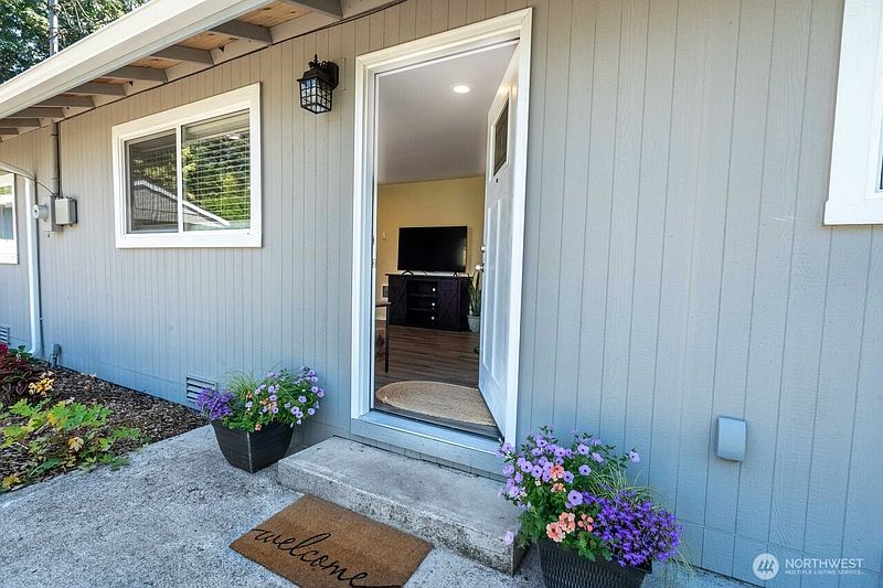 5th image of 16125 356th Avenue SE