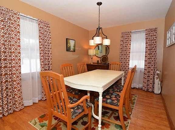 3rd image of 208 E Park Ave