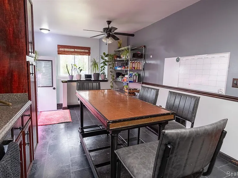 23400 Reynolds Ave — Photo 10