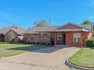 952 NW 6th St, Moore, OK 73160