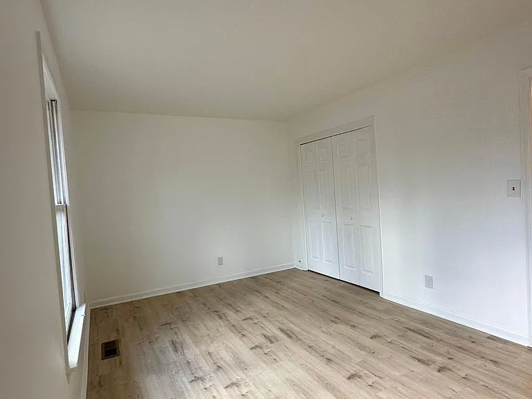 104 Durham Dr — Photo 12