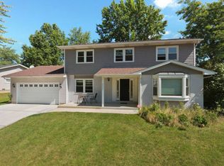 4025 Winston Dr, Hoffman Estates, IL 60192