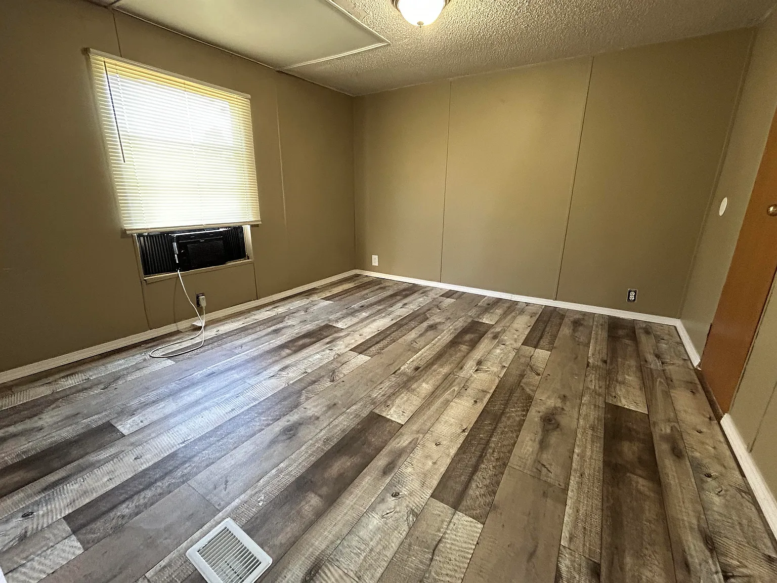 3 bed, 1000 sqft, $850 — Photo 4
