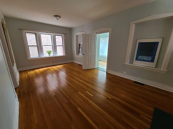 5th image of 4739 N Sawyer Ave APT 1