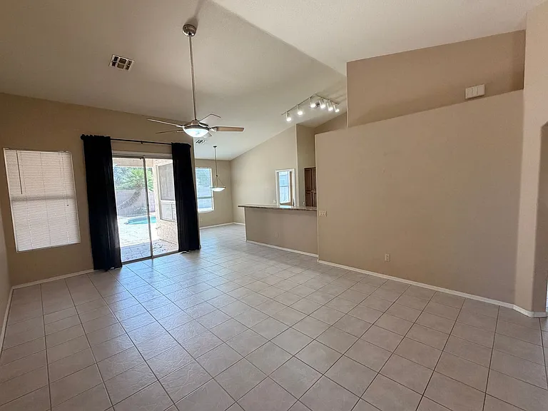 2471 W Hemlock Way — Photo 8
