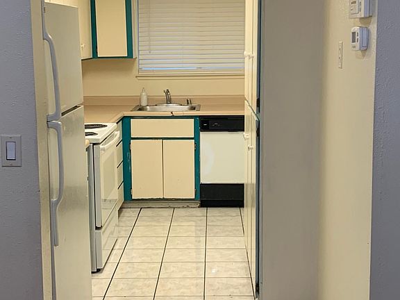 4th image of 1941 Grande Cir APT 2