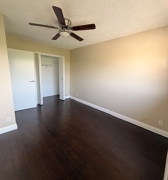 6233 Clybourn Ave — Photo 13