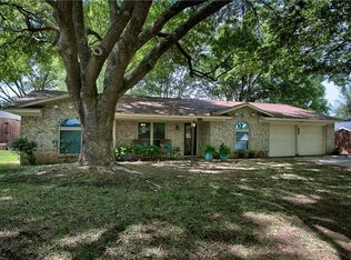 812 Vail Dr, Arlington, TX 76012