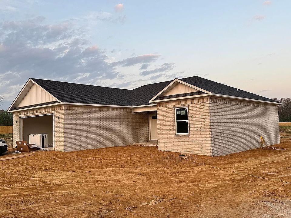 1st image of 124 S Apple St