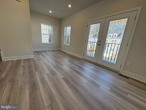 4th image of 7416 Amega Way Gln