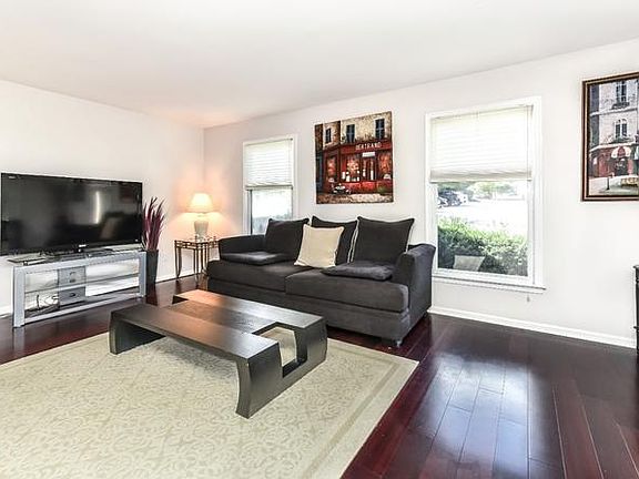 5th image of 18 Naudain Ct
