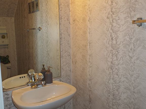 5th image of 1715 Grove Ave
