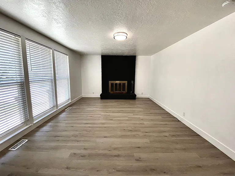 3911 S Minuteman Way — Photo 4